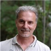 Offro lezioni di grafica, con particolare attenzione alla progettazione, lavorando durnate il corso su applicazioni pratiche.